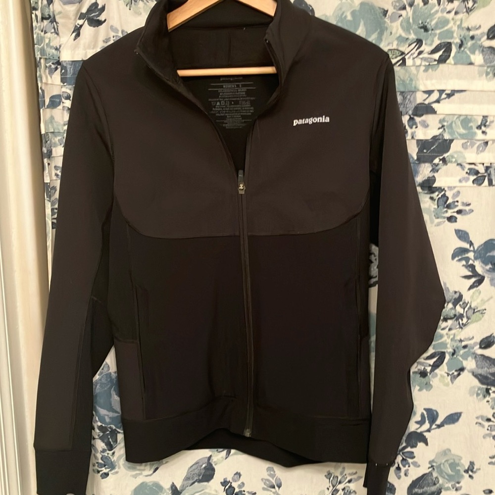 Patagonia light weight jacket women’s S black like new